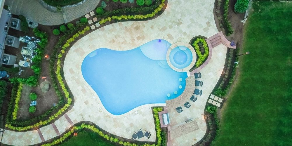 How to Choose a Low-Maintenance Swimming Pool
